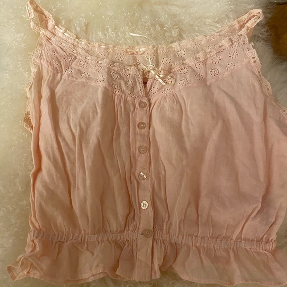 EUC Guess women’s camisole crochet fashion top in size large!! - Picture 1 of 8